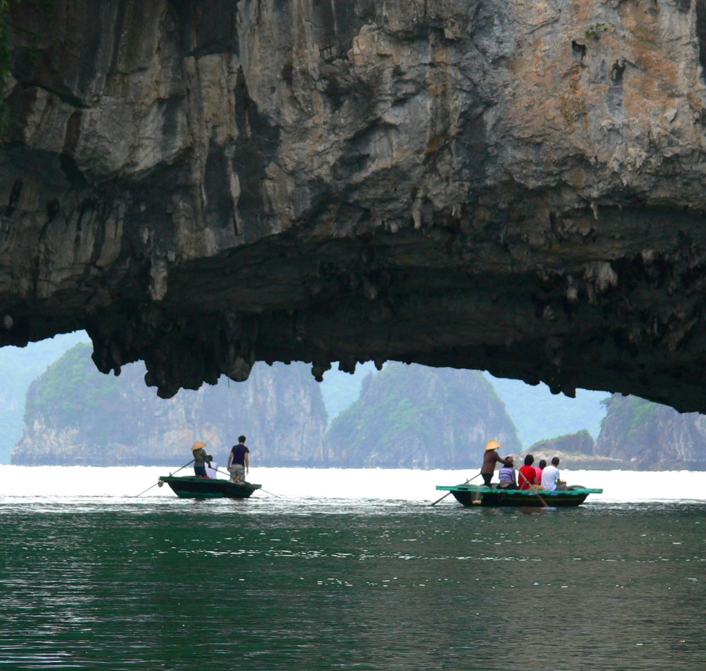 halong bay rowing 2