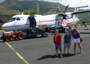 plane from moorea